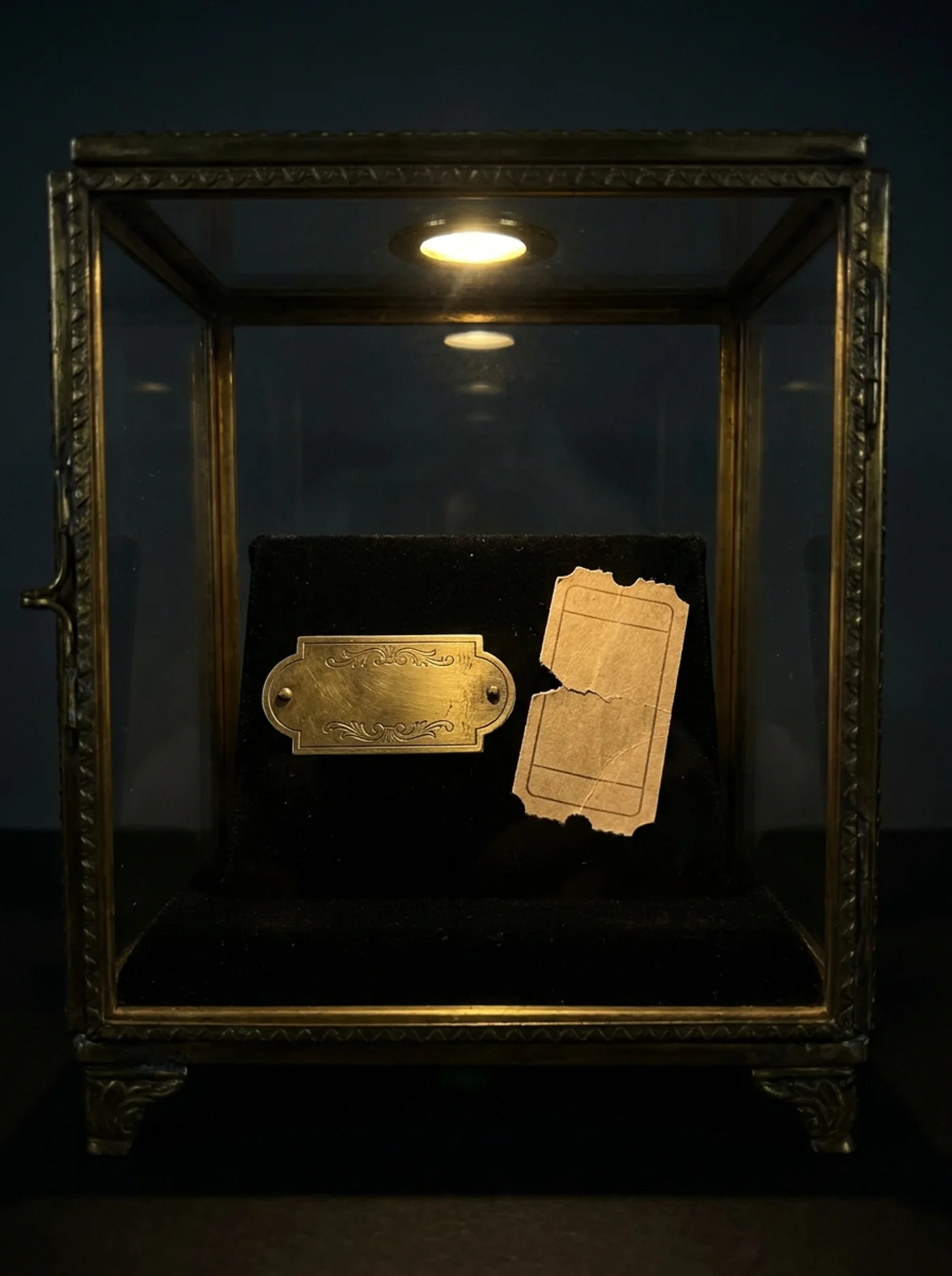 The whole device. A seat, a name, a witness.